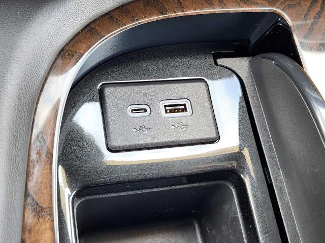 2024 Cadillac Escalade Vehicle Photo in DENTON, TX 76210-9321