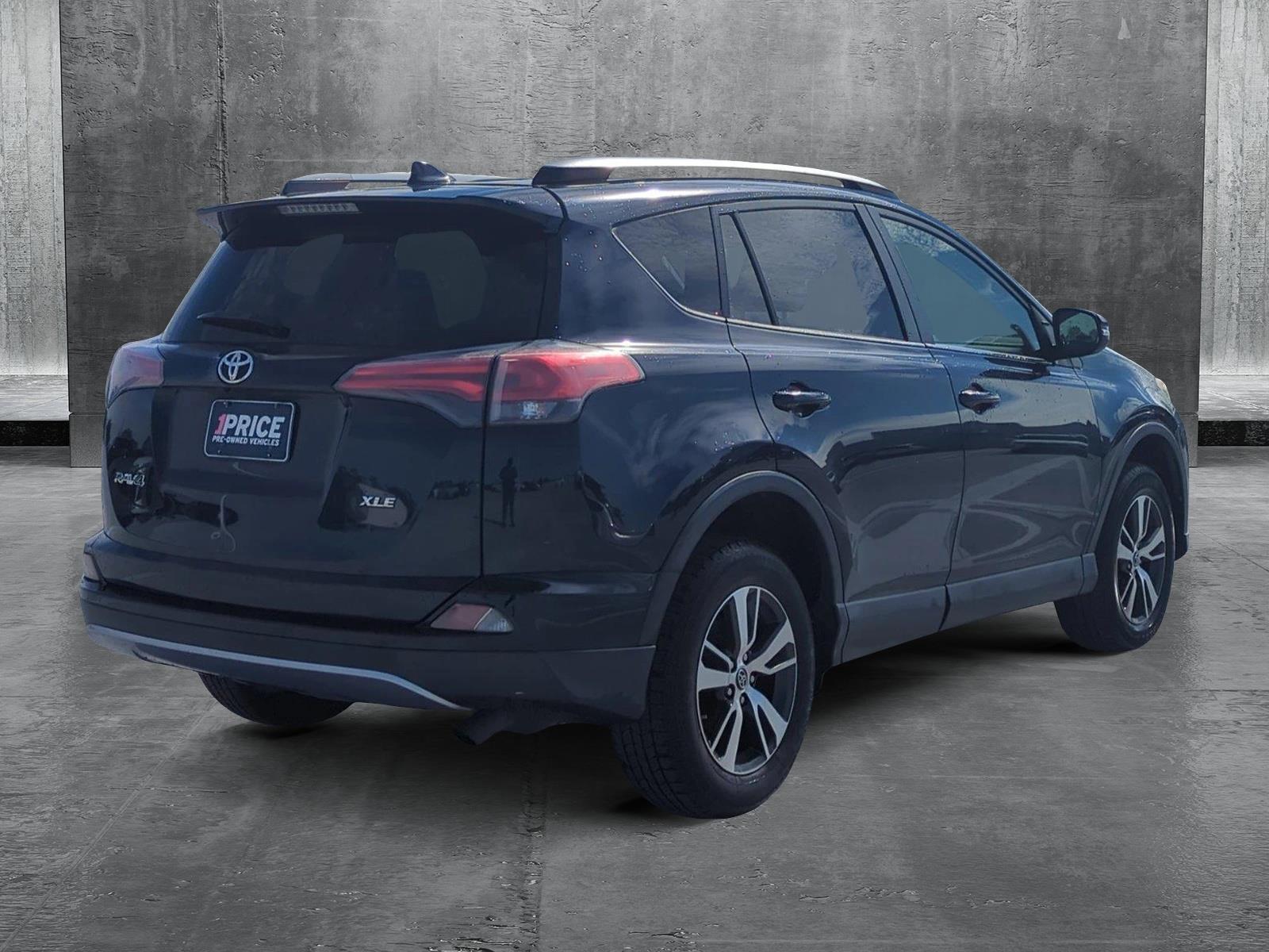 2018 Toyota RAV4 Vehicle Photo in Ft. Myers, FL 33907