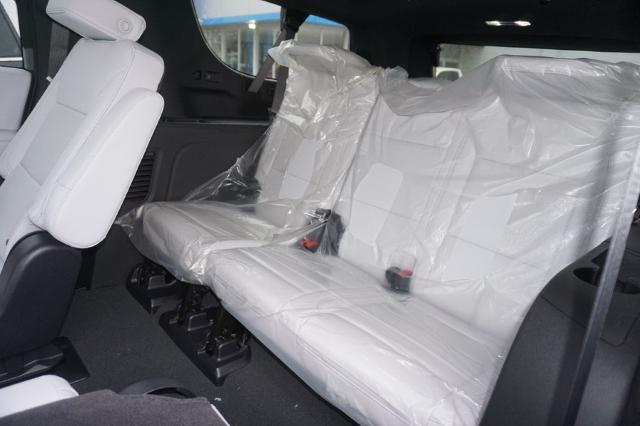 2025 Chevrolet Suburban Vehicle Photo in FAIRMONT, WV 26554-2318
