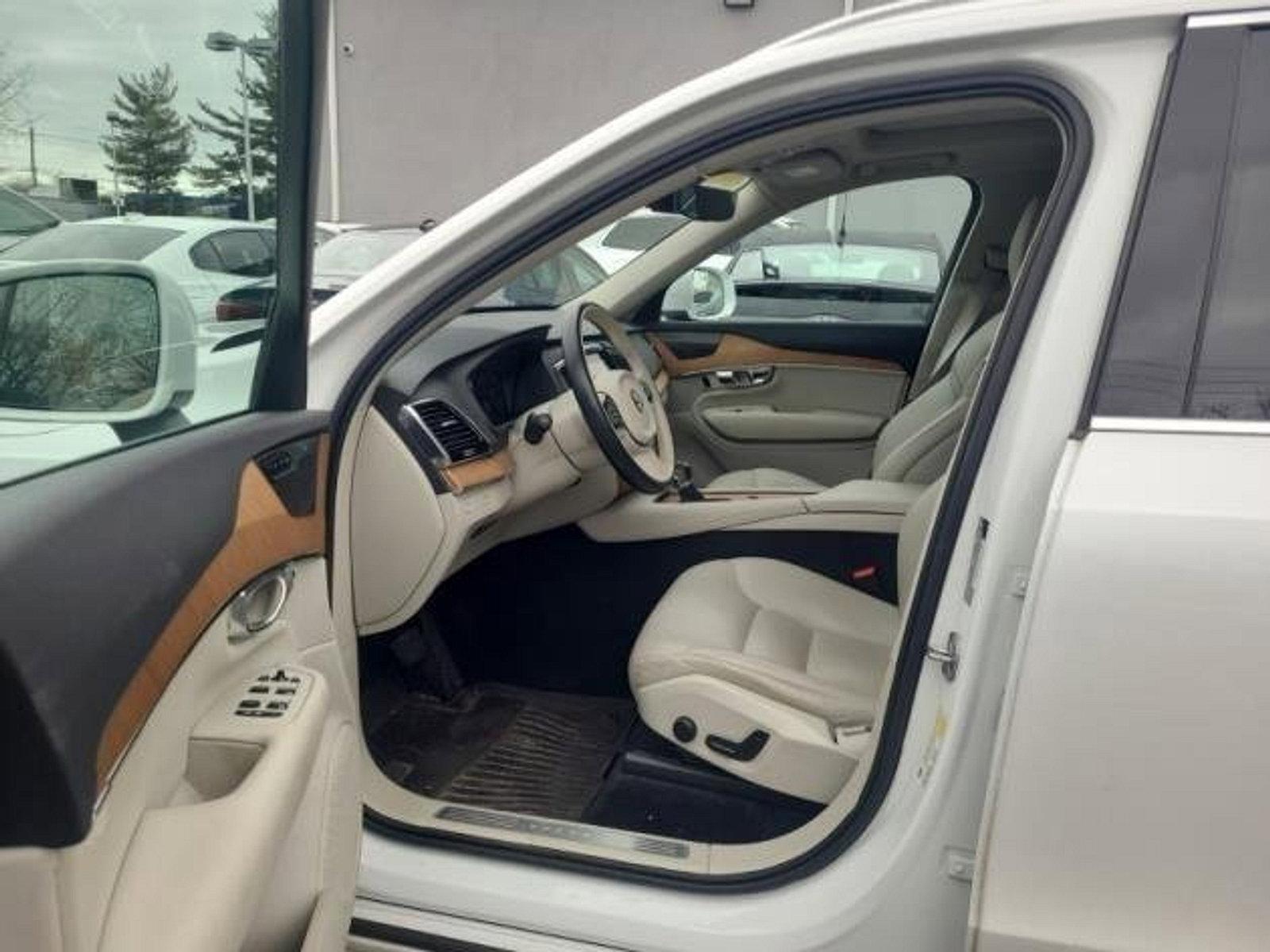 2022 Volvo XC90 Vehicle Photo in Trevose, PA 19053