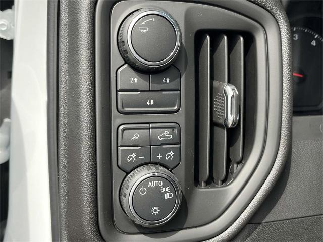 2025 Chevrolet Silverado 3500 HD Chassis Cab Vehicle Photo in ALCOA, TN 37701-3235