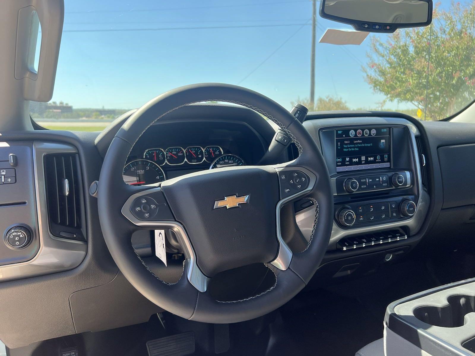 2024 Chevrolet Silverado 6500 HD Vehicle Photo in GEORGETOWN, TX 78626-7508