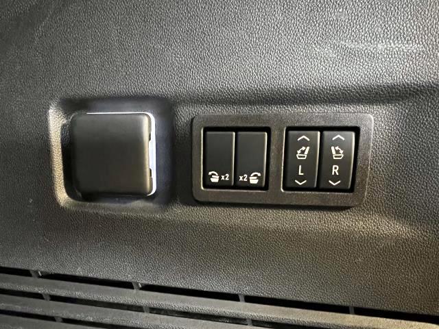2023 GMC Yukon XL Vehicle Photo in Roslyn, NY 11576