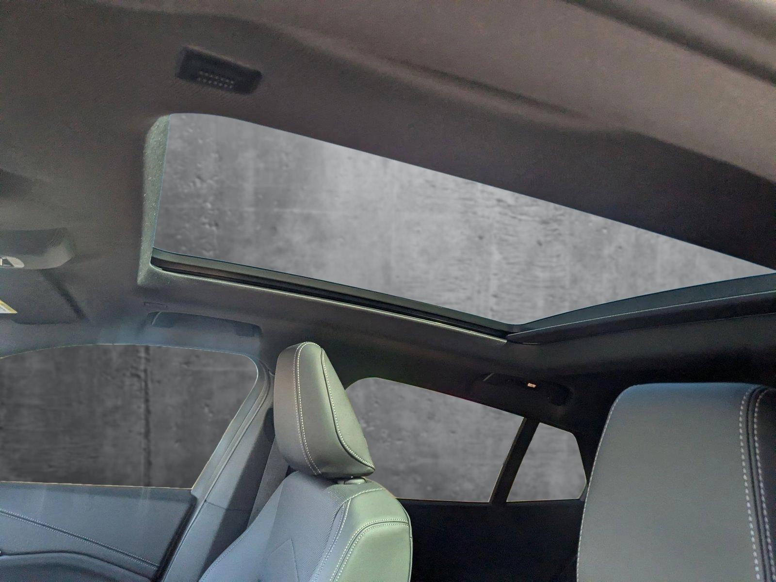 2024 BMW X2 xDrive28i Vehicle Photo in Valencia, CA 91355