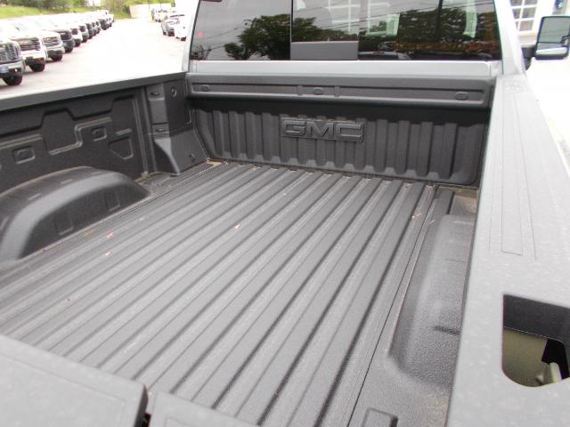 2025 GMC Sierra 2500 HD Vehicle Photo in LOWELL, MA 01852-4336