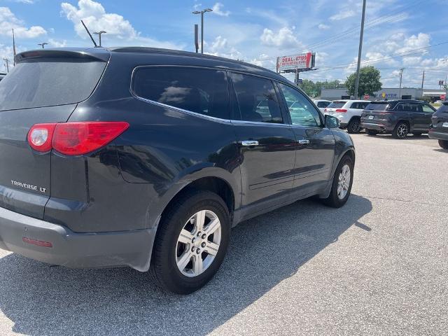 2012 Chevrolet Traverse Vehicle Photo in Cedar Rapids, IA 52402