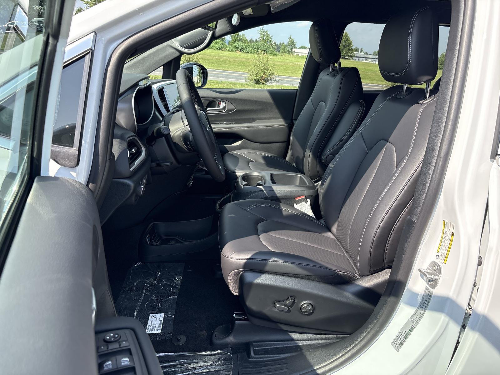 2025 Chrysler Voyager Vehicle Photo in Mechanicsburg, PA 17050-1707