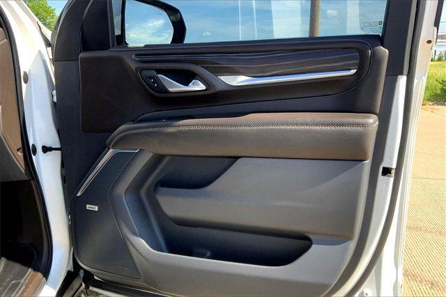 2022 GMC Yukon XL Vehicle Photo in TOPEKA, KS 66609-0000