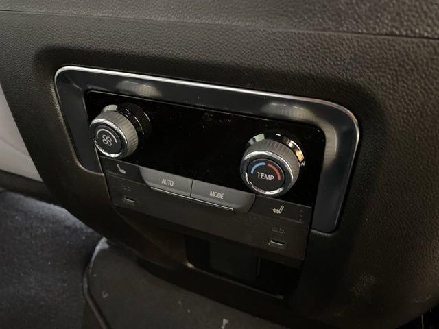 2025 Chevrolet Suburban Vehicle Photo in PHOENIX, AZ 85014-3381