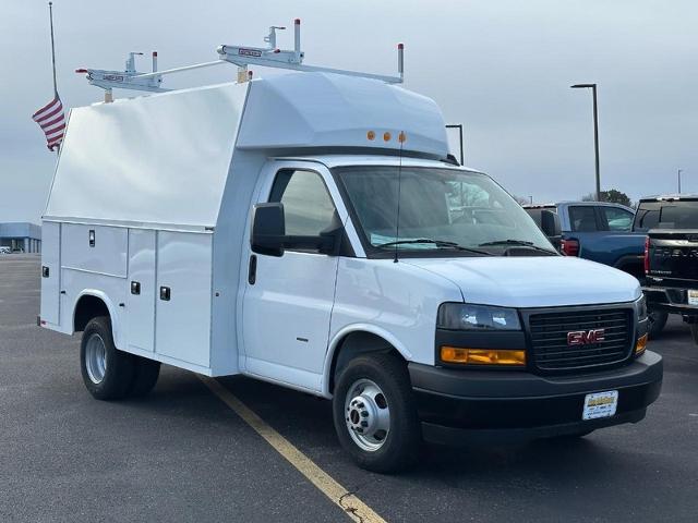 2024 GMC Savana Cutaway 3500 Vehicle Photo in COLUMBIA, MO 65203-3903