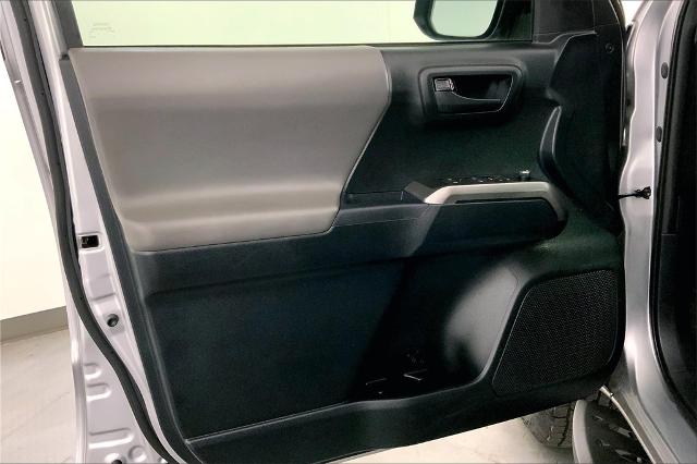 2017 Toyota Tacoma Vehicle Photo in Lees Summit, MO 64086