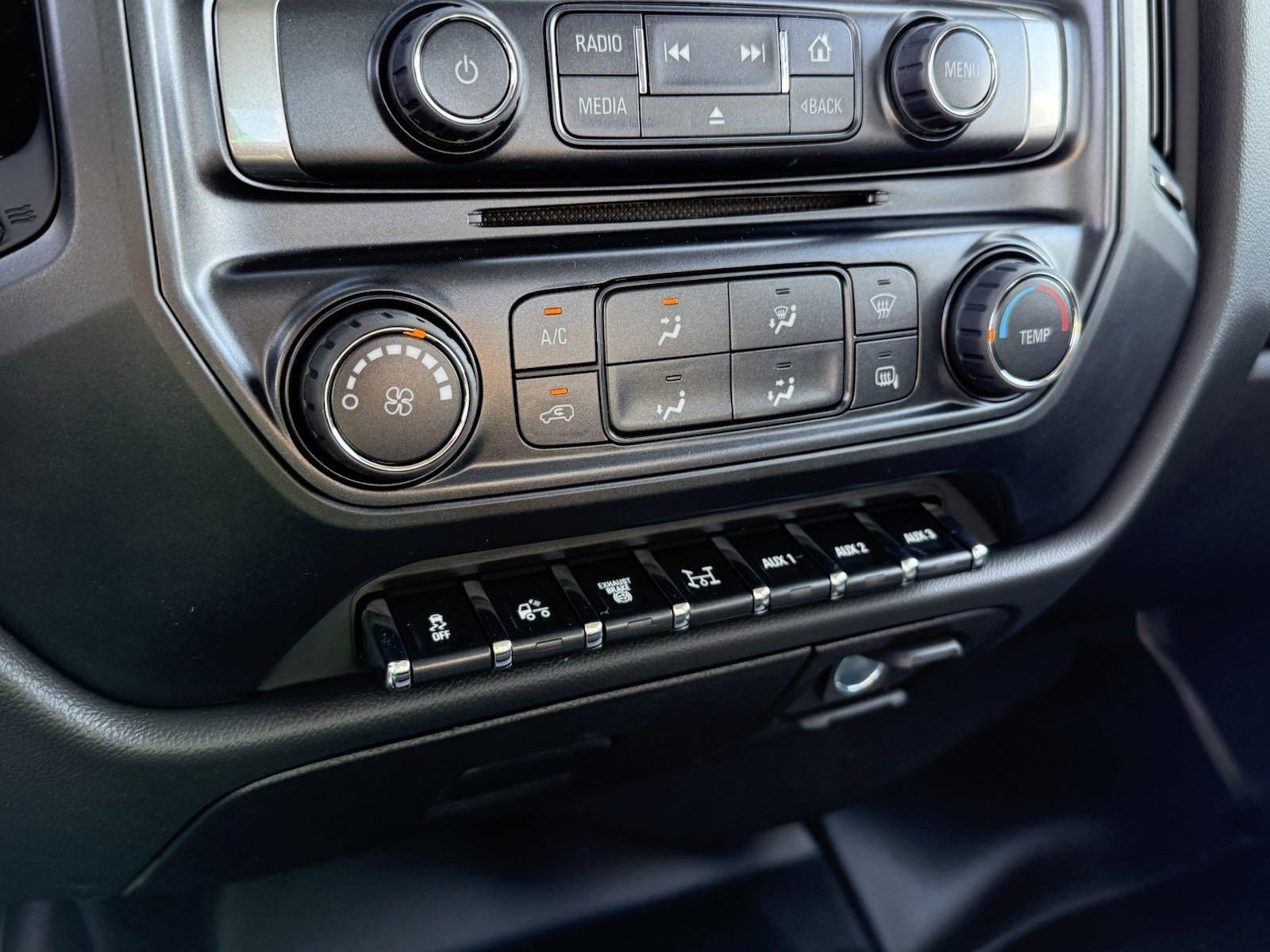 2024 Chevrolet Silverado 5500 HD Vehicle Photo in GEORGETOWN, TX 78626-7508