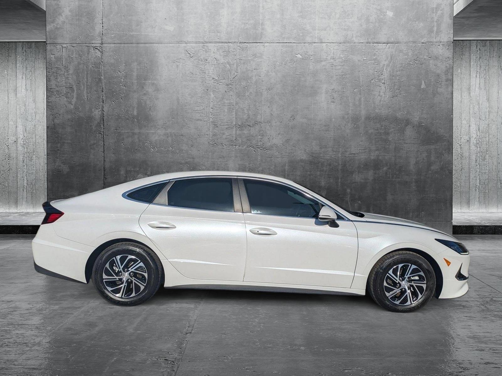 2022 Hyundai SONATA Hybrid Vehicle Photo in Tampa, FL 33614