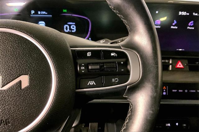 2023 Kia Sportage Vehicle Photo in Lees Summit, MO 64086