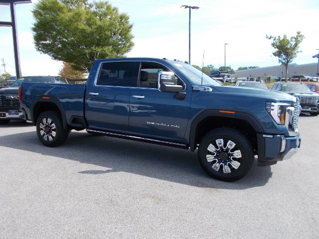 2025 GMC Sierra 2500 HD Vehicle Photo in LOWELL, MA 01852-4336