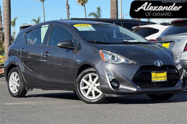 2016 Toyota Prius c Four photo 1