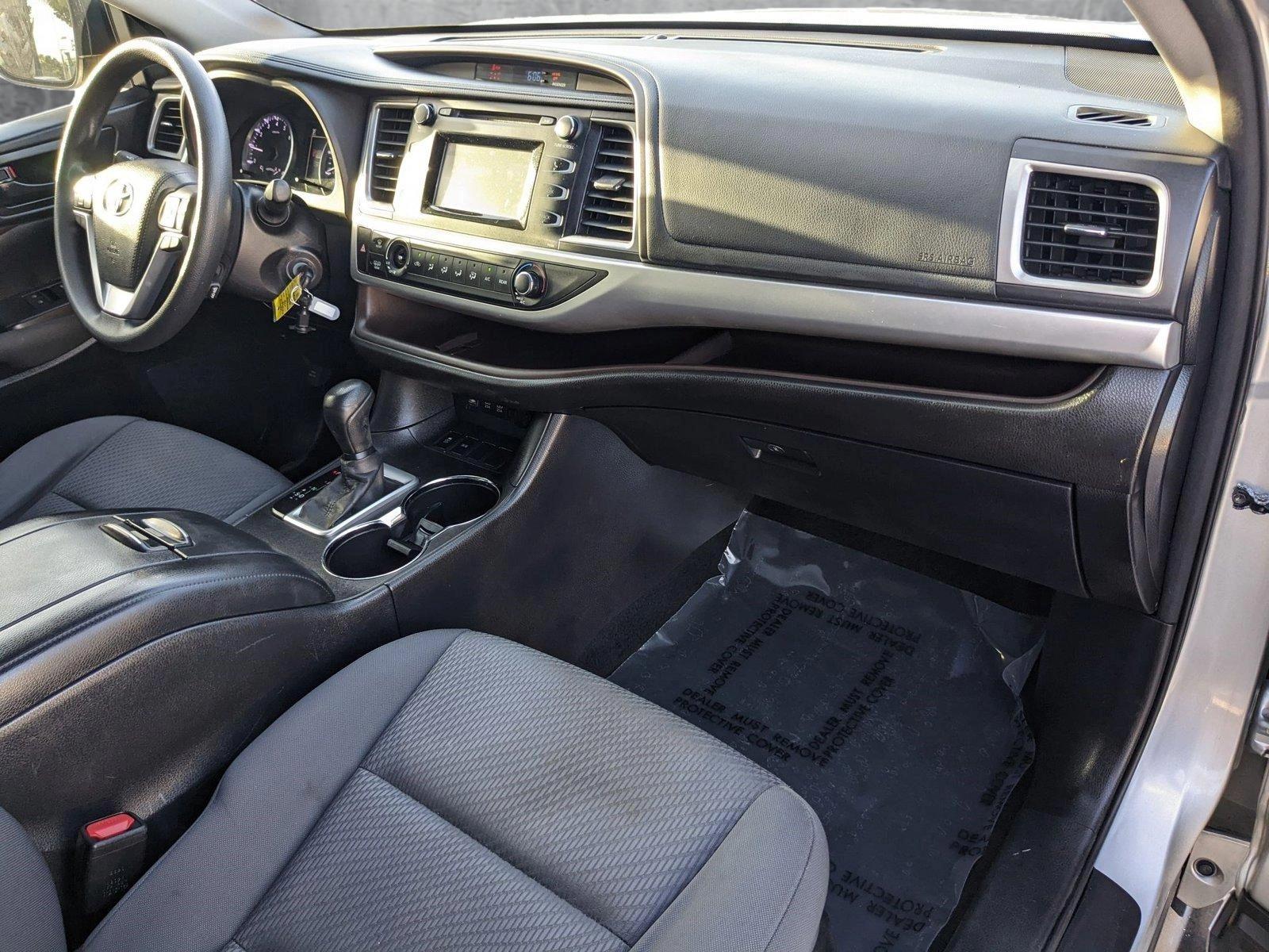 2017 Toyota Highlander Vehicle Photo in Davie, FL 33331