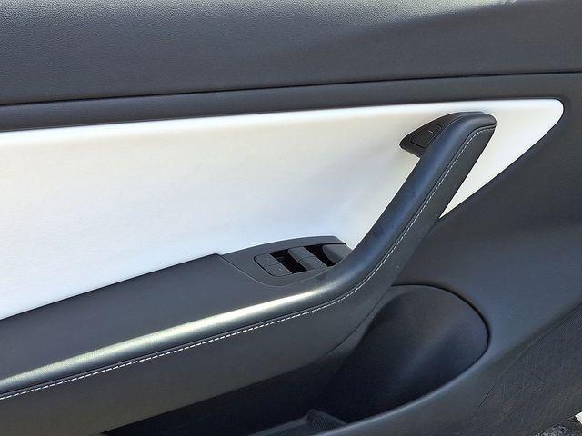 2018 Tesla Model 3 Vehicle Photo in DANBURY, CT 06810-5034