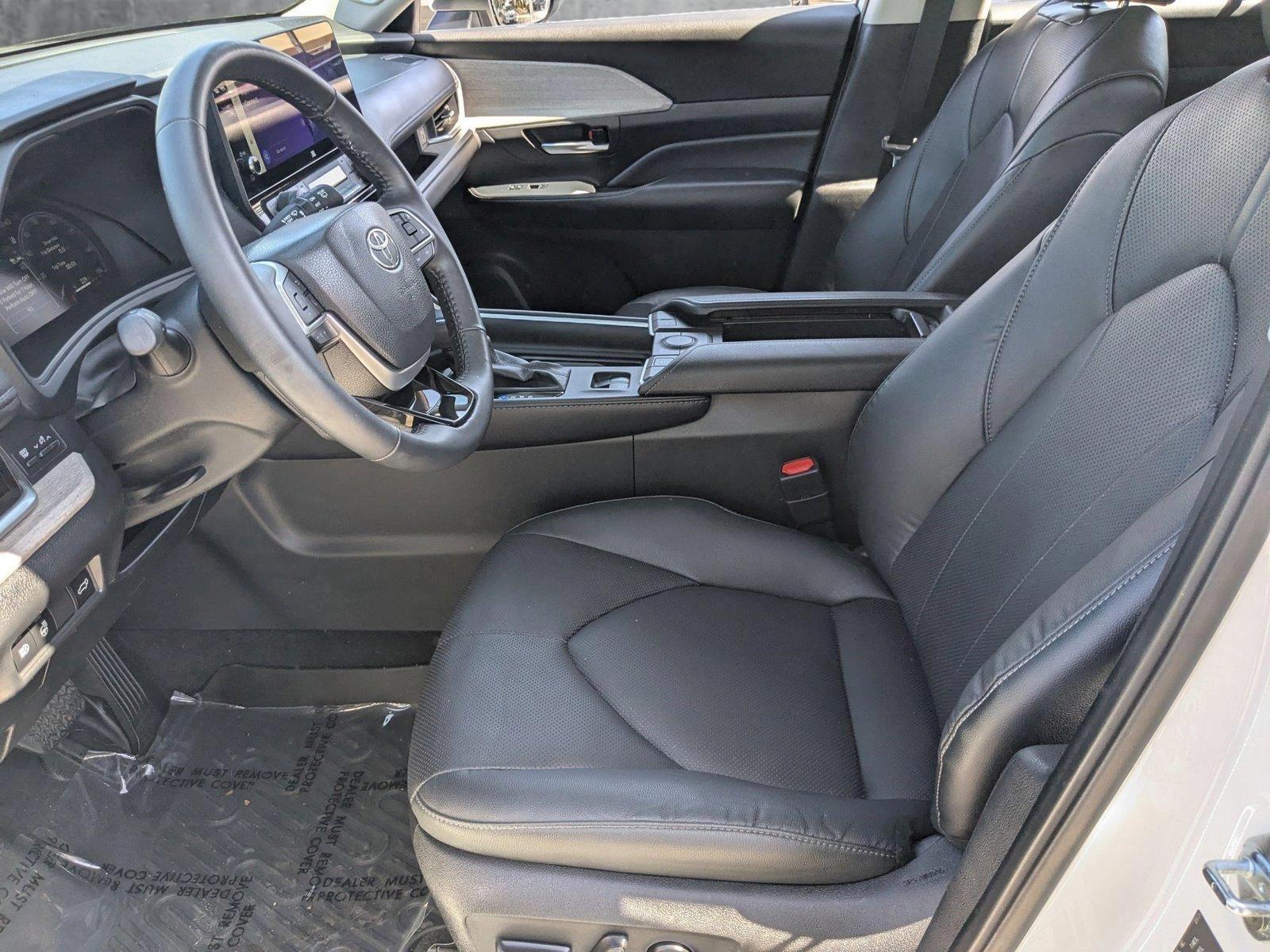 2024 Toyota Grand Highlander Vehicle Photo in Tampa, FL 33614