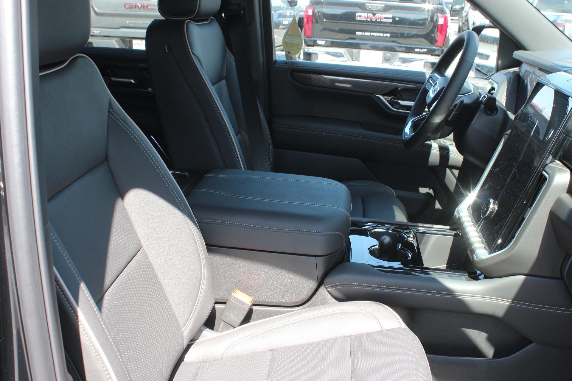 2025 GMC Yukon XL Vehicle Photo in AURORA, CO 80012-4011