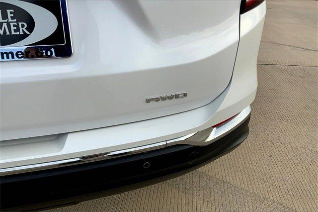 2024 GMC Terrain Vehicle Photo in TOPEKA, KS 66609-0000