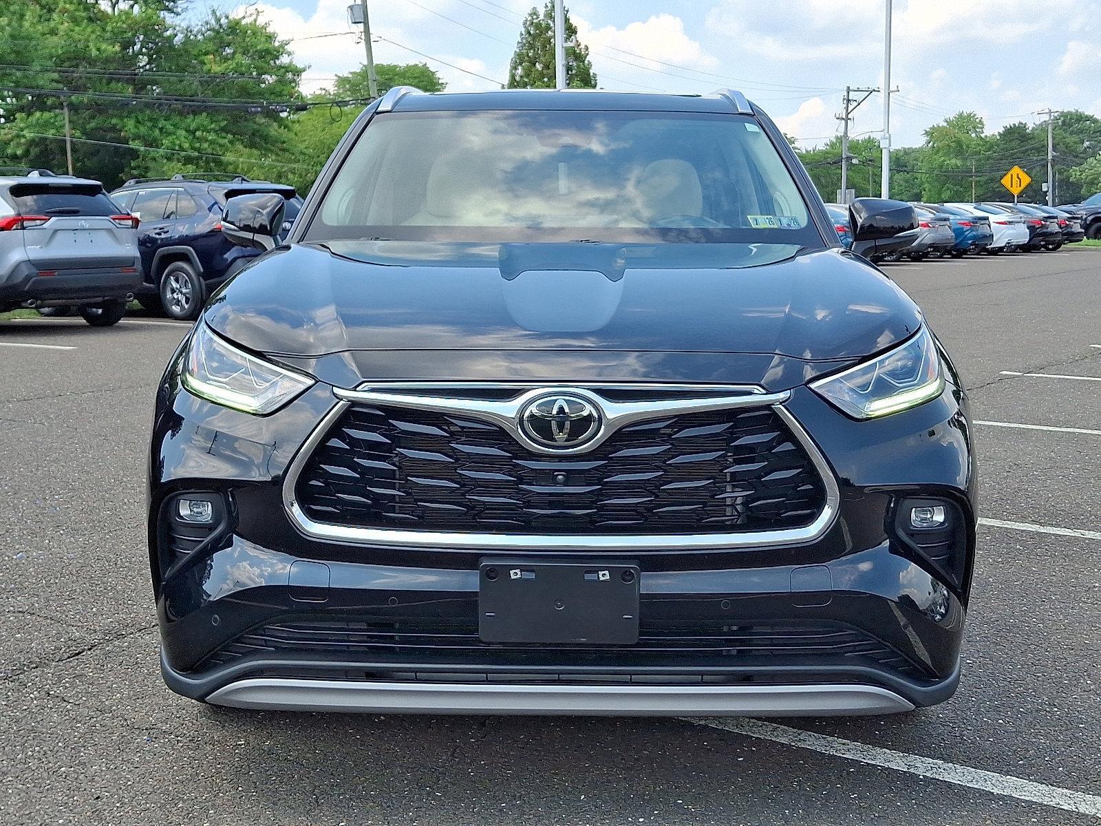 2024 Toyota Highlander Vehicle Photo in Trevose, PA 19053