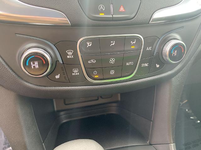 2022 Chevrolet Equinox Vehicle Photo in MOON TOWNSHIP, PA 15108-2571