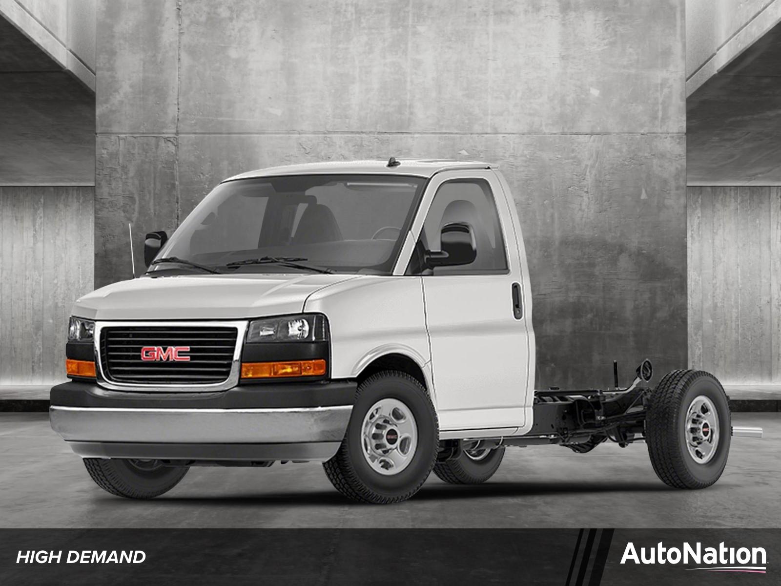 2025 GMC Savana Cutaway 3500 Vehicle Photo in MEMPHIS, TN 38115-1503