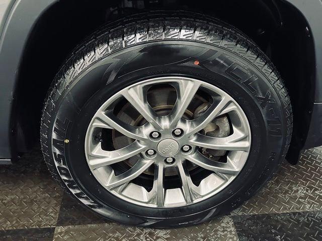 2020 Jeep Cherokee Vehicle Photo in MEDINA, OH 44256-9631