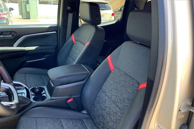 2024 Chevrolet Colorado Vehicle Photo in TOPEKA, KS 66609-0000