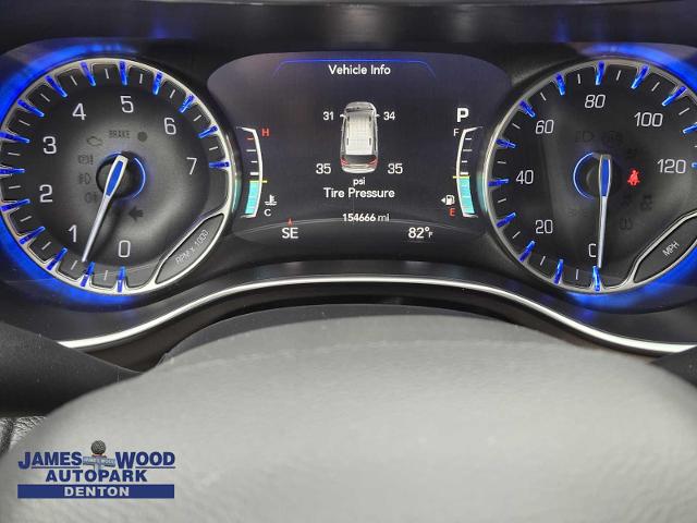 2017 Chrysler Pacifica Vehicle Photo in DENTON, TX 76210-9321
