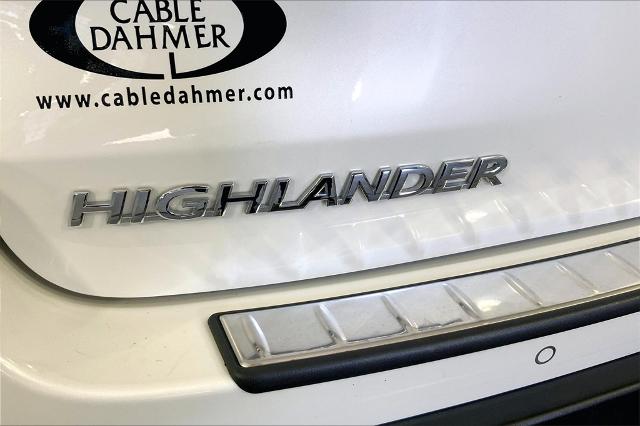 2017 Toyota Highlander Vehicle Photo in Lees Summit, MO 64086