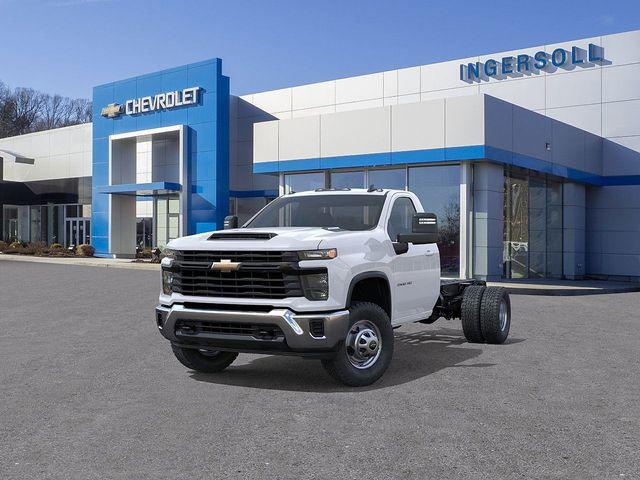 2025 Chevrolet Silverado 3500 HD Chassis Cab Vehicle Photo in DANBURY, CT 06810-5034