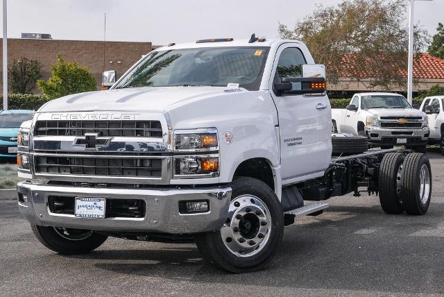 2023 Chevrolet Silverado Chassis Cab Vehicle Photo in VENTURA, CA 93003-8585