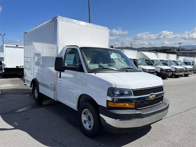 2023 Chevrolet Express Cutaway 3500 Vehicle Photo in ALCOA, TN 37701-3235