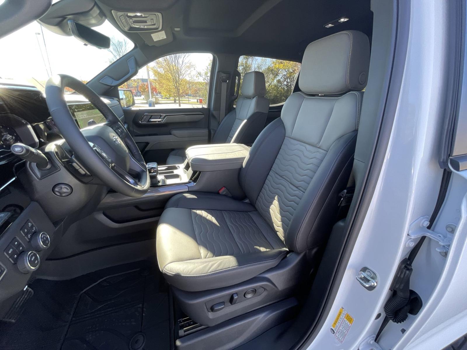 2025 Chevrolet Silverado 1500 Vehicle Photo in BENTONVILLE, AR 72712-4322