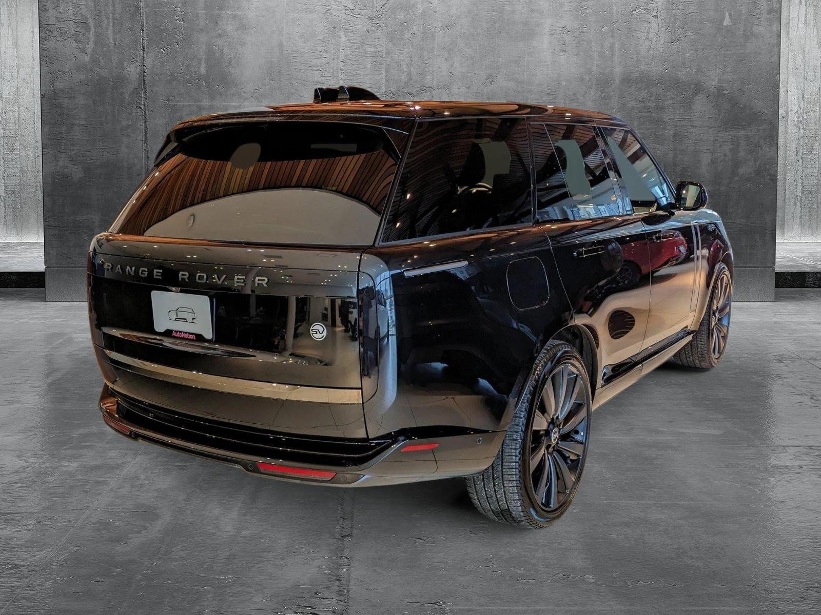 2024 Land Rover Range Rover Vehicle Photo in Bethesda, MD 20852