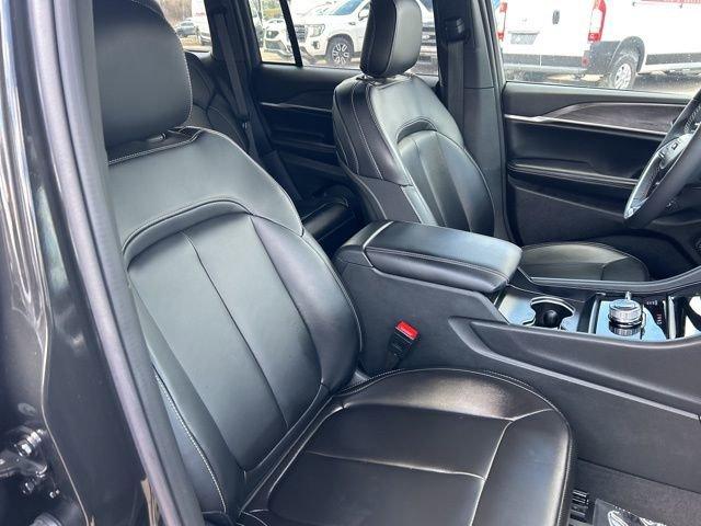 2024 Jeep Grand Cherokee Vehicle Photo in MEDINA, OH 44256-9631