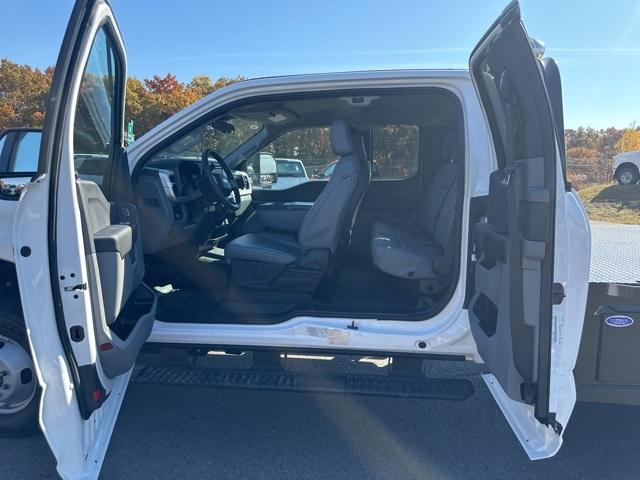 2023 Ford Super Duty F-350 DRW Vehicle Photo in Webster, MA 01570-1415
