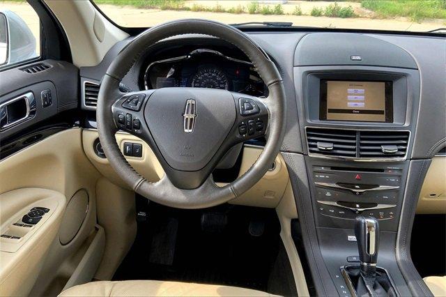 2019 Lincoln MKT Vehicle Photo in TOPEKA, KS 66609-0000