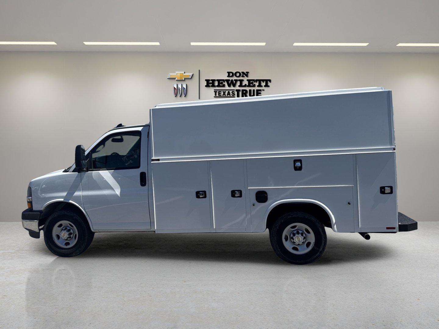 2025 Chevrolet Express Cutaway 3500 Vehicle Photo in GEORGETOWN, TX 78626-7508