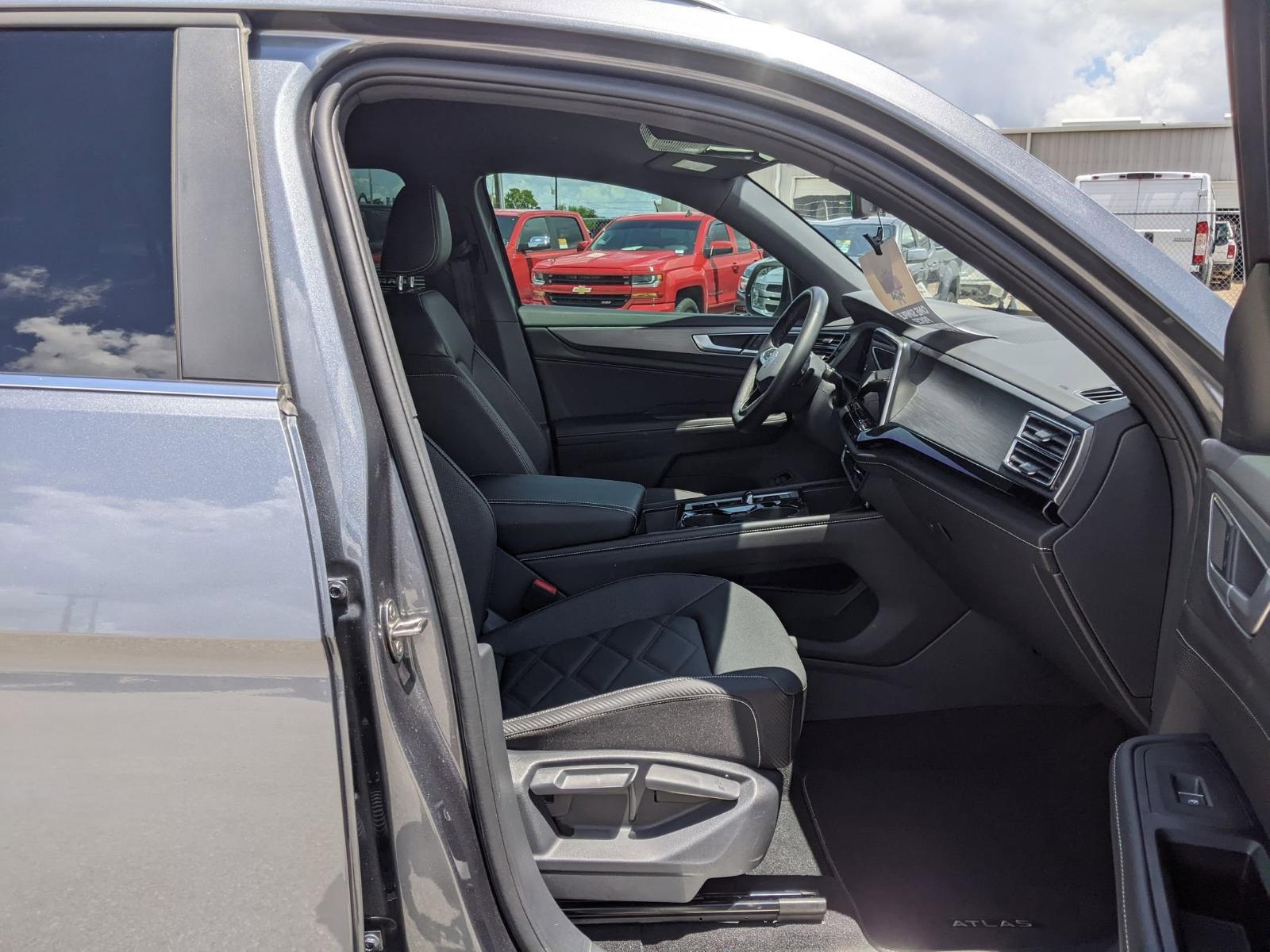 2024 Volkswagen Atlas Cross Sport Vehicle Photo in Seguin, TX 78155