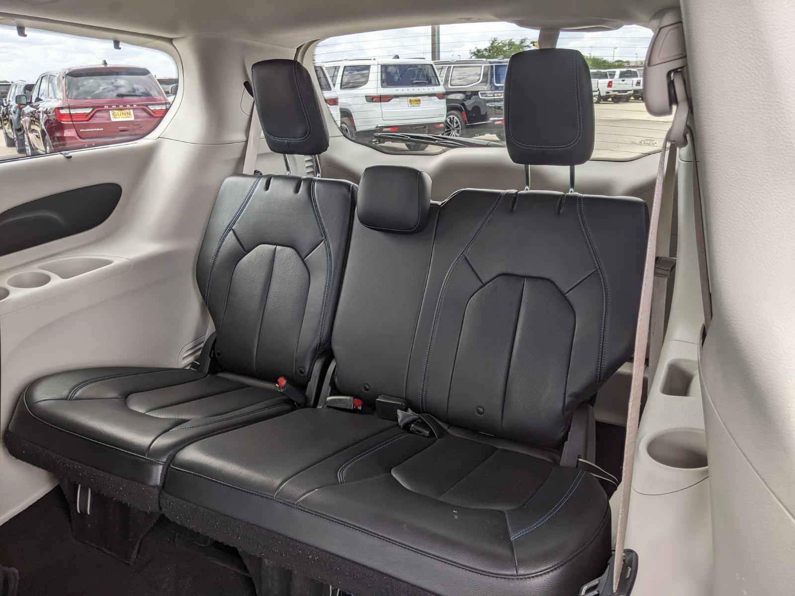 2021 Chrysler Pacifica Vehicle Photo in Seguin, TX 78155