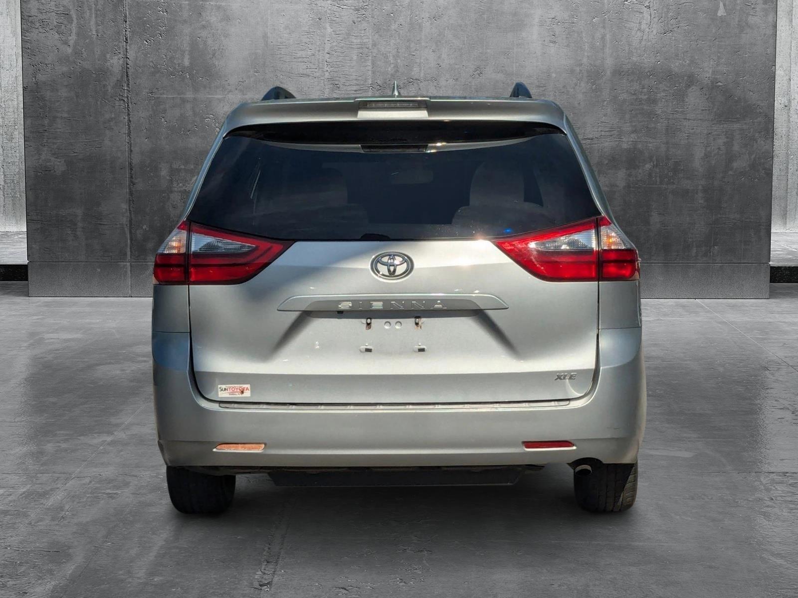 2020 Toyota Sienna Vehicle Photo in St. Petersburg, FL 33713