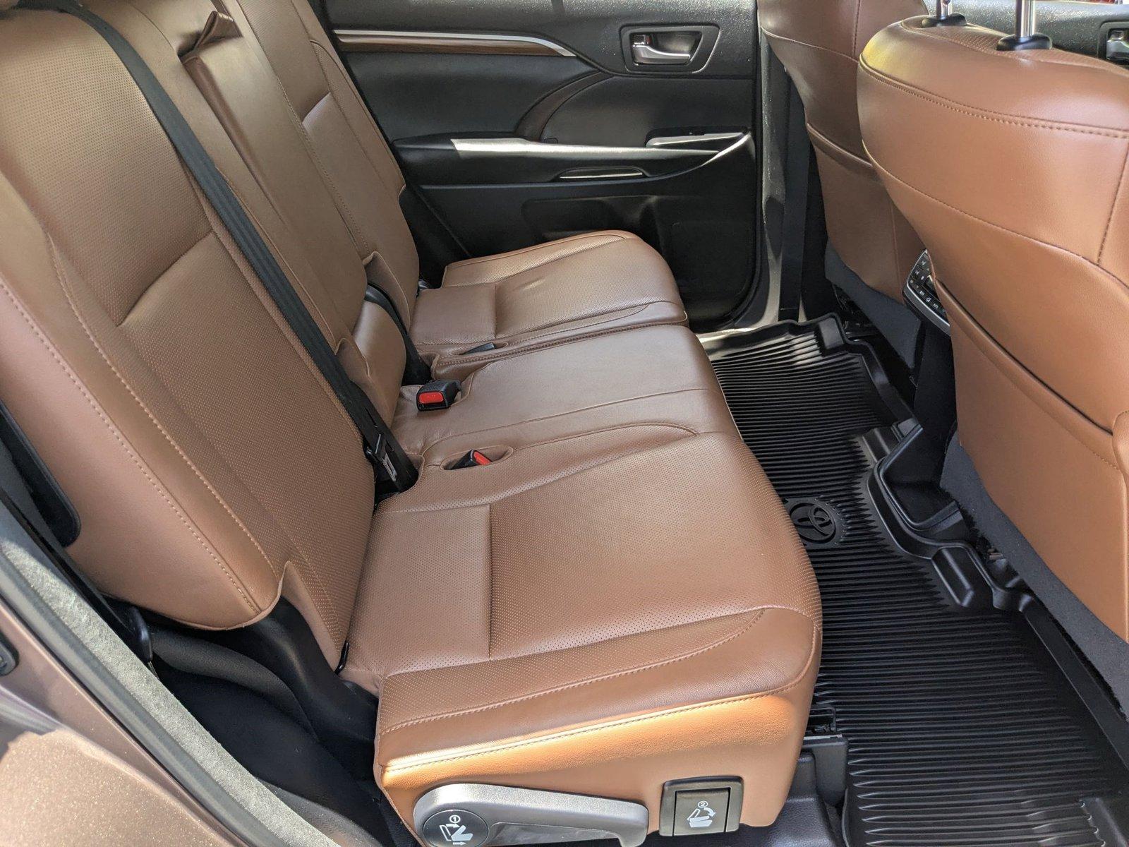 2018 Toyota Highlander Vehicle Photo in Tampa, FL 33614