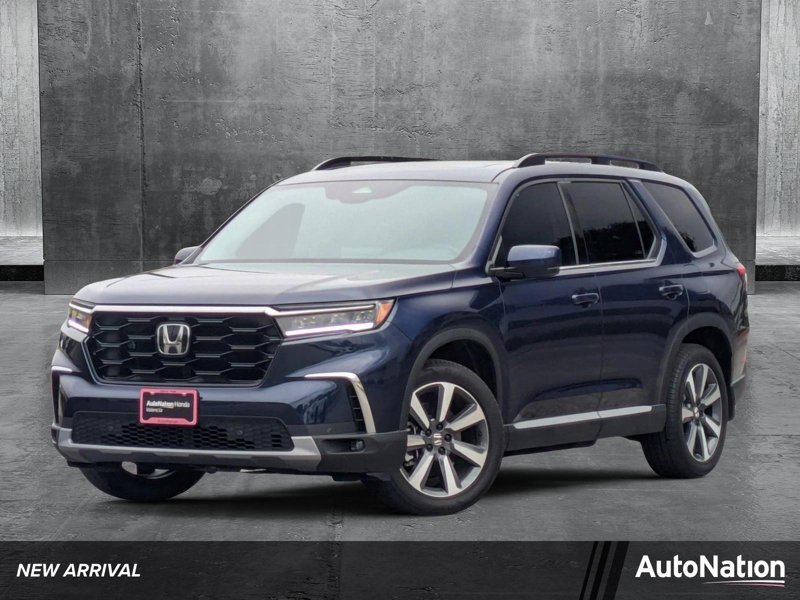 2025 Honda Pilot Vehicle Photo in Valencia, CA 91355-1794
