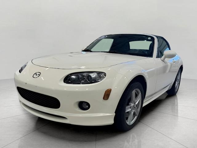 2006 Mazda MX-5 Miata Vehicle Photo in Appleton, WI 54913