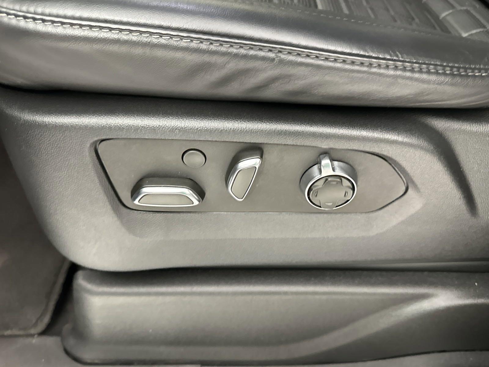 2022 Cadillac Escalade ESV Vehicle Photo in GEORGETOWN, TX 78626-7508