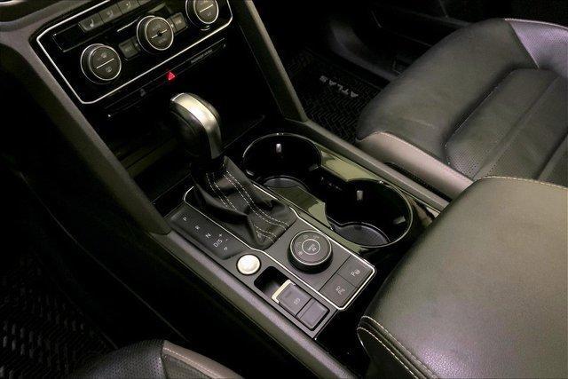2023 Volkswagen Atlas Vehicle Photo in KANSAS CITY, MO 64114-4502