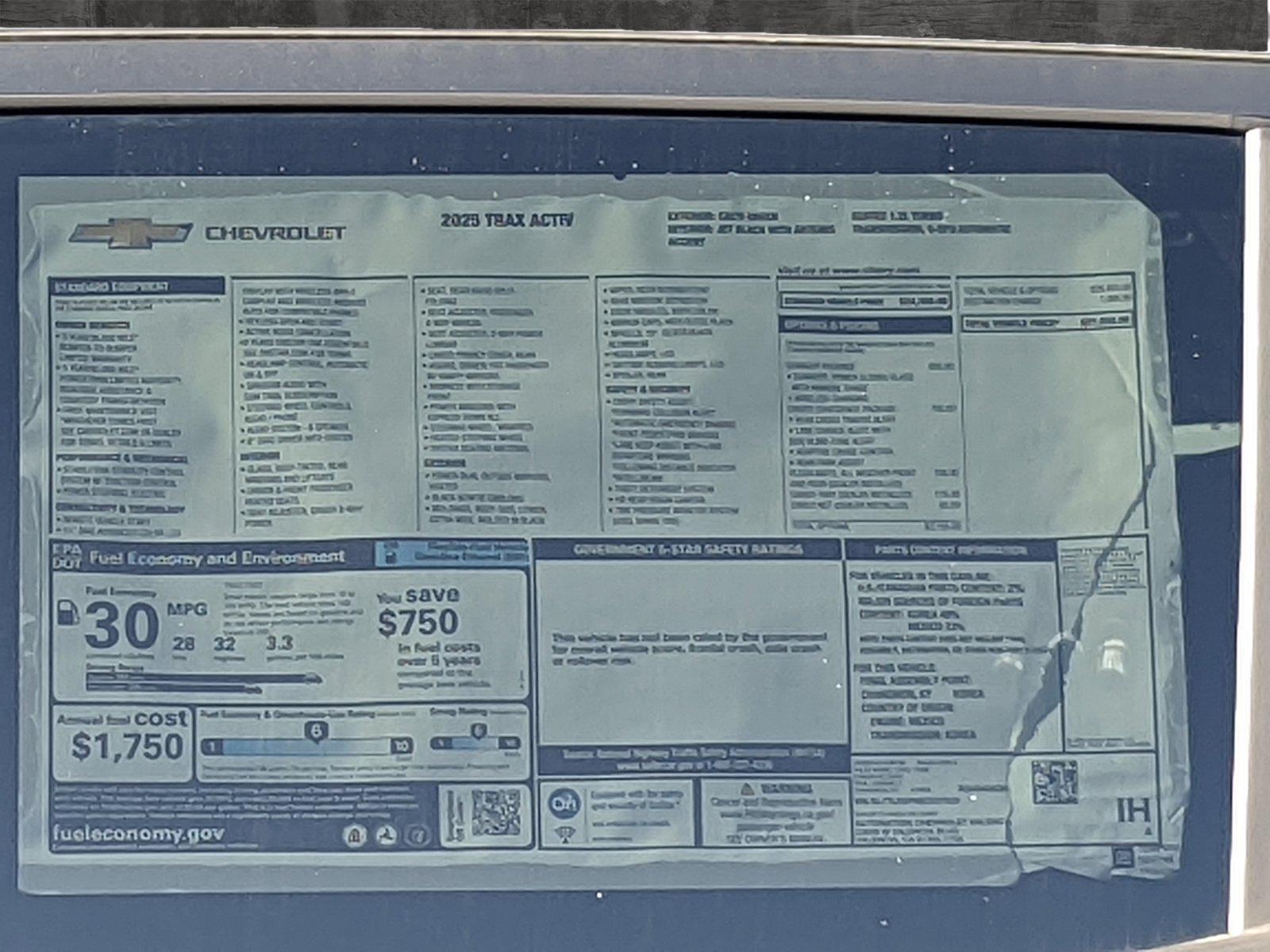 2025 Chevrolet Trax Vehicle Photo in VALENCIA, CA 91355-1705